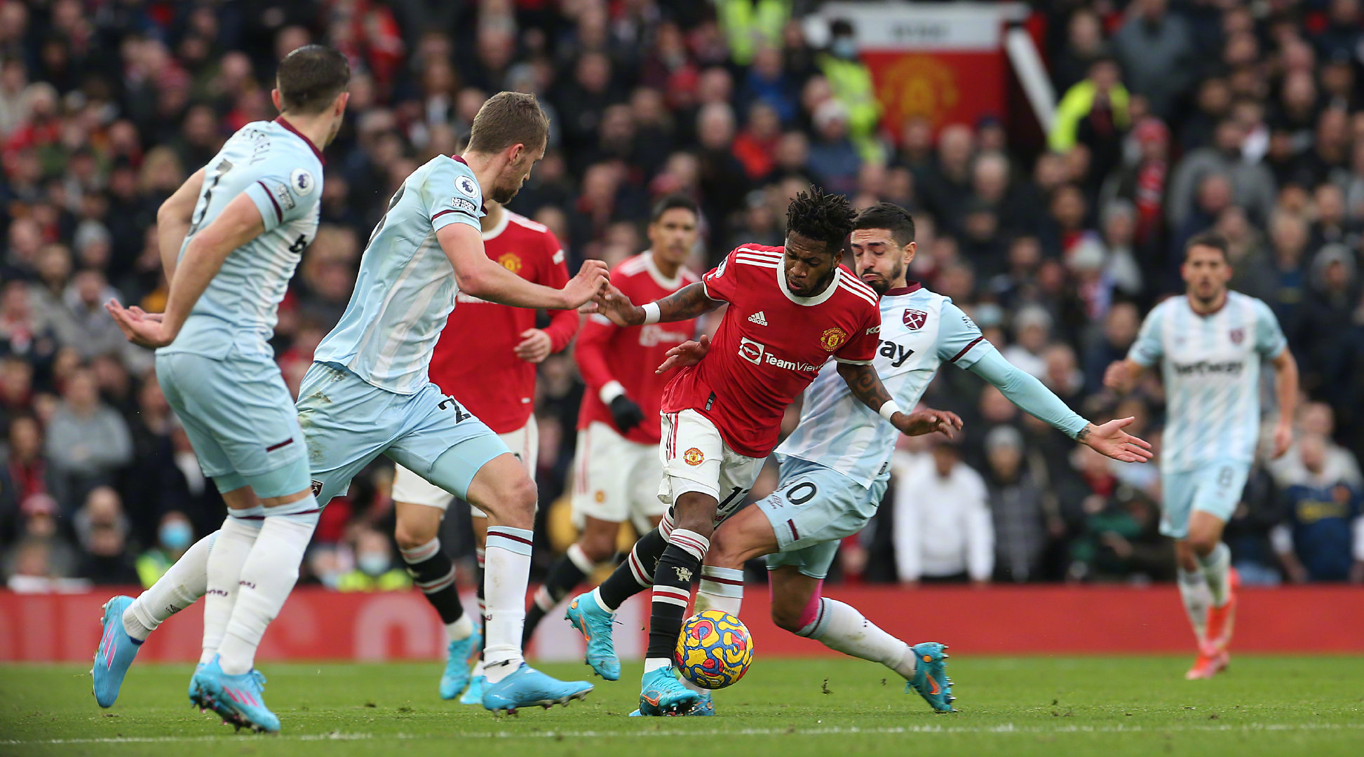 印尼马鲁古海发生6.1级地震 震源深度20公里.